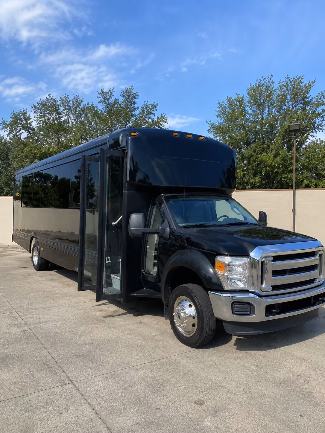san angelo 20 passenger party bus